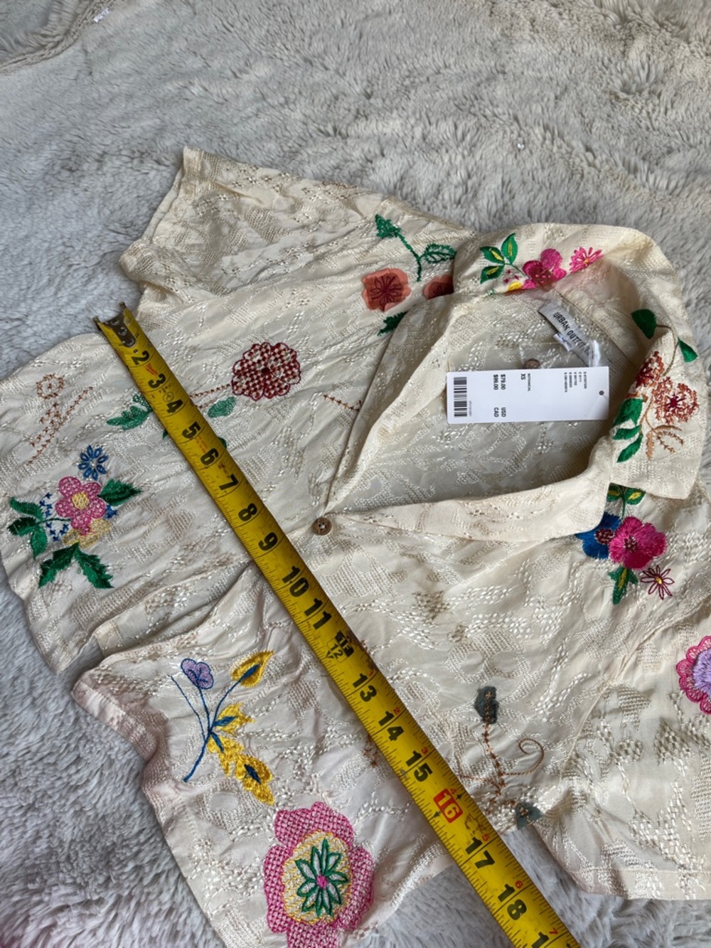 Urban Outfitters Eden Embroidered Souvenir  Button-Up crop shirt in botanical XS - Picture 7 of 8
